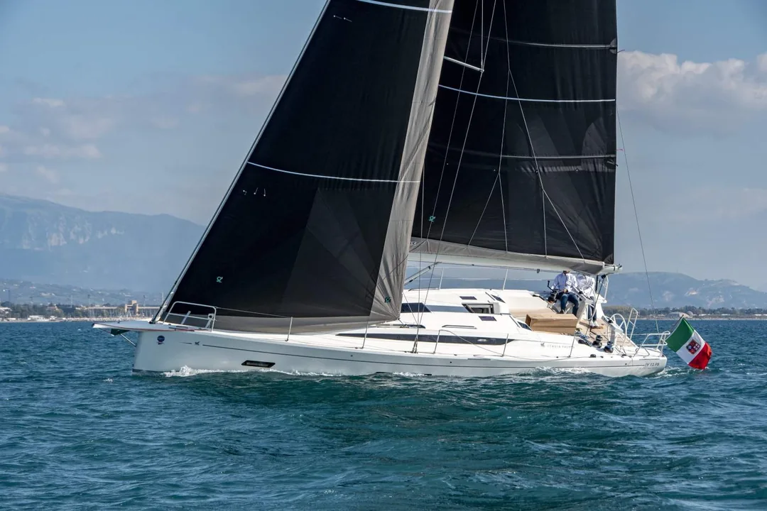 IY 12.98 BELLISSIMA sailing