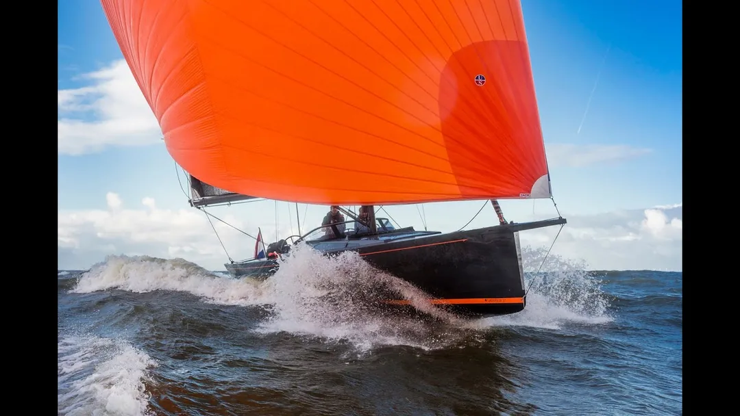 SAFFIERSE37 LOUNGE sailing