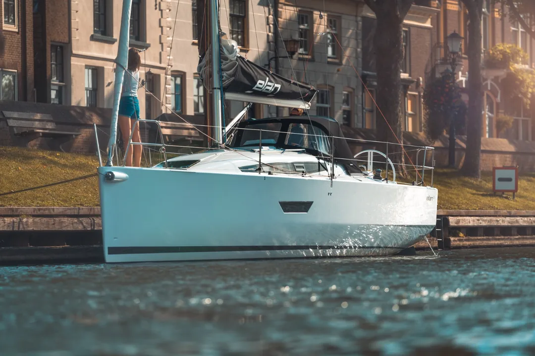 ELAN E3 sailing