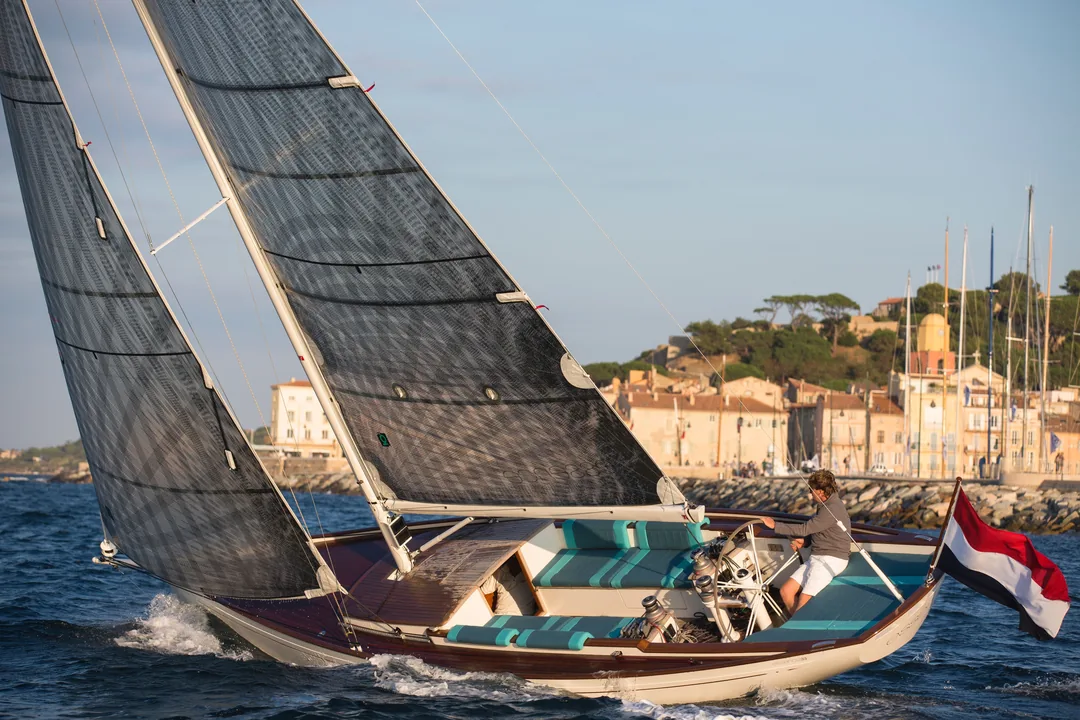 ESSENCE 33 sailing