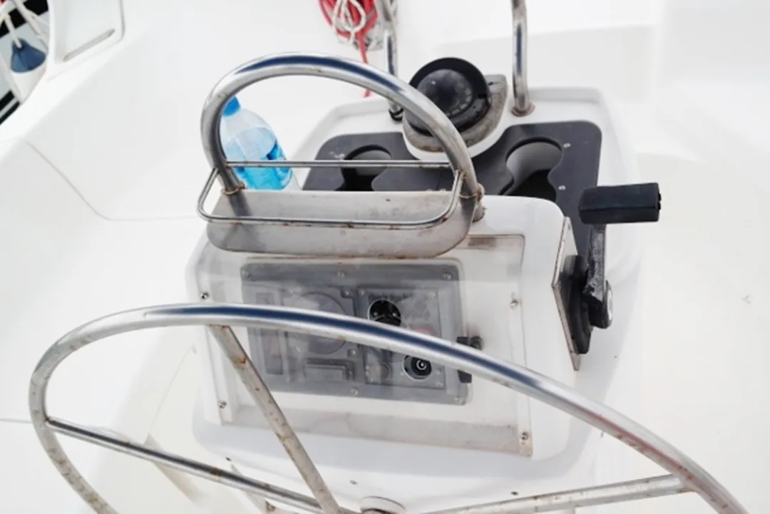 HUNTER 430 sailing