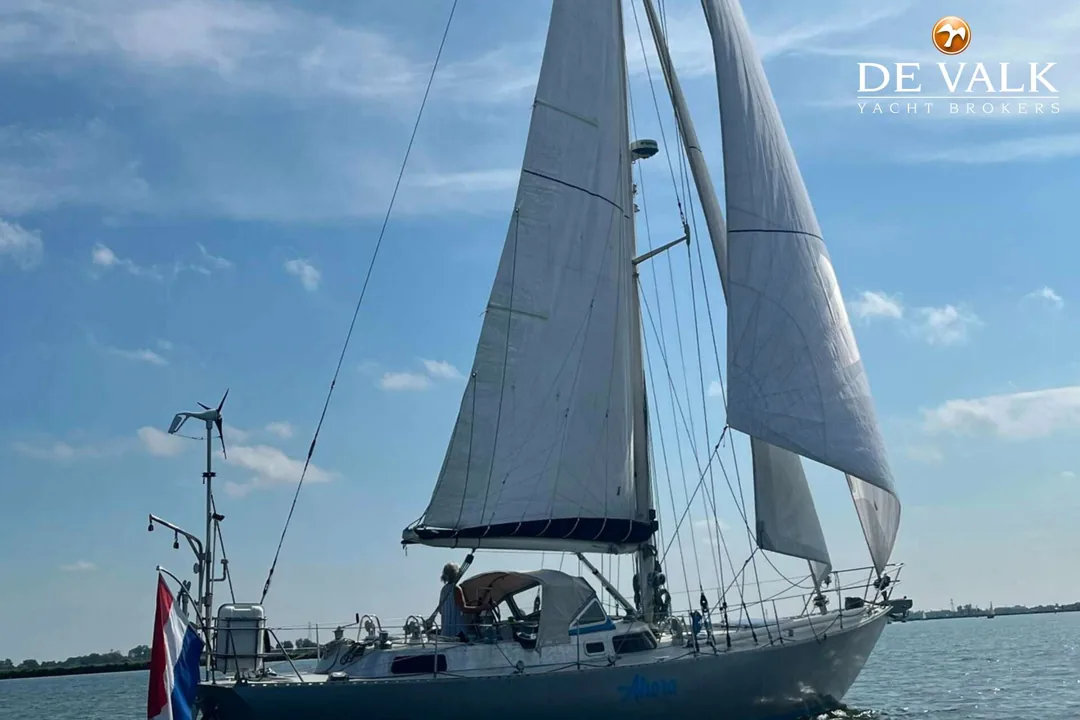 HUISMAN 41 sailing
