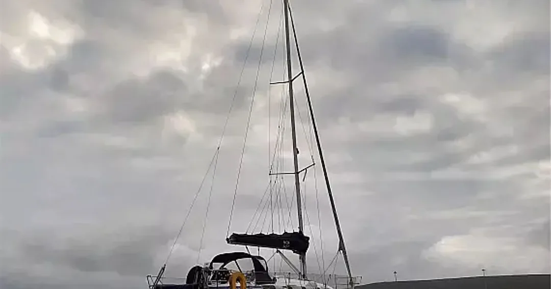 BAVARIA CRUISER 36 sailing
