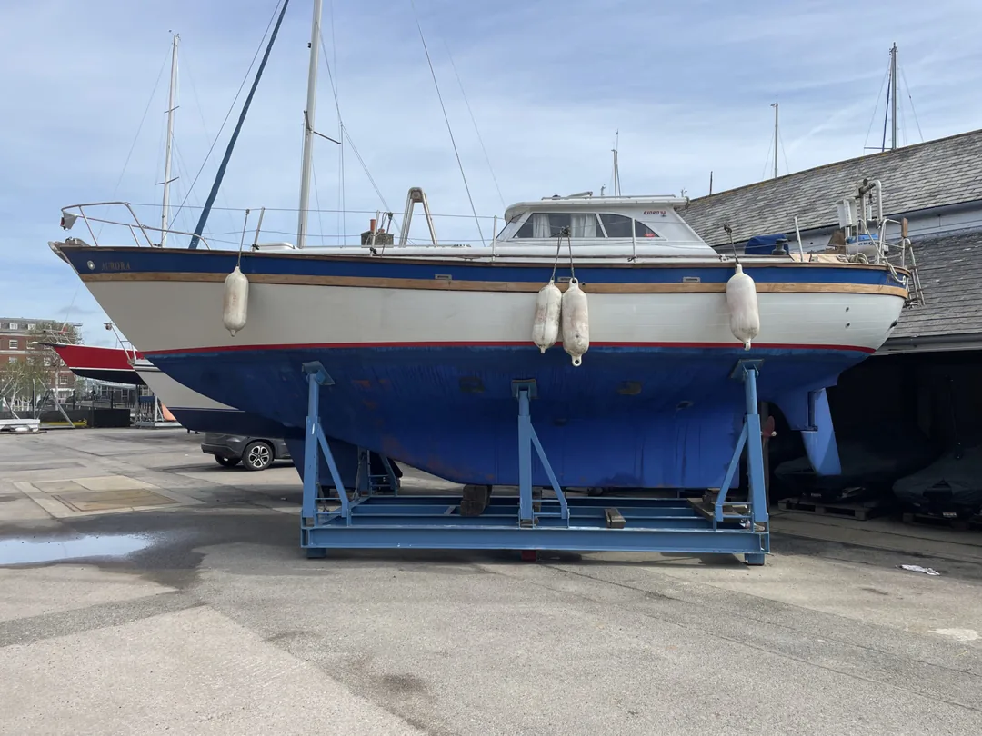 MS 33 sailing