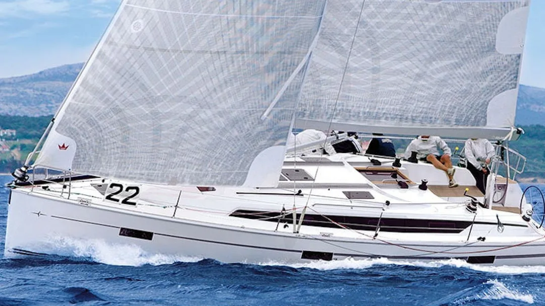 CRUISER sailing