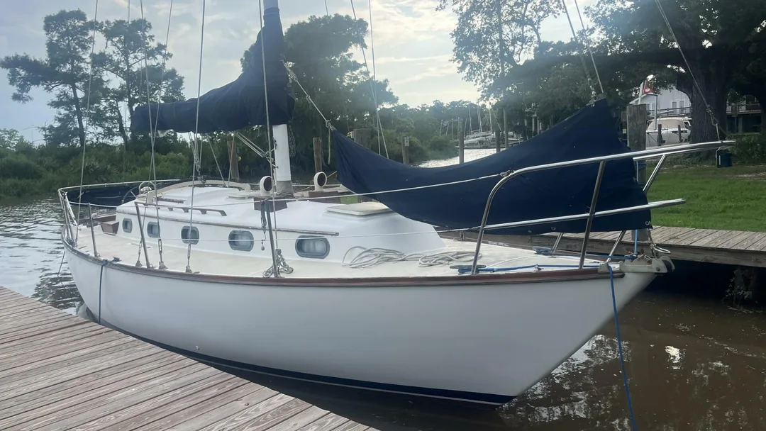 CAPE DORY 33 sailing