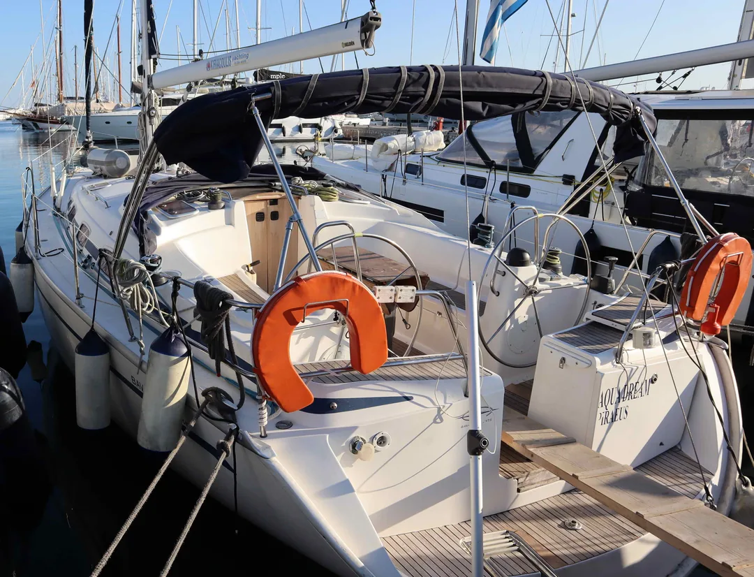 CRUISER 43 sailing