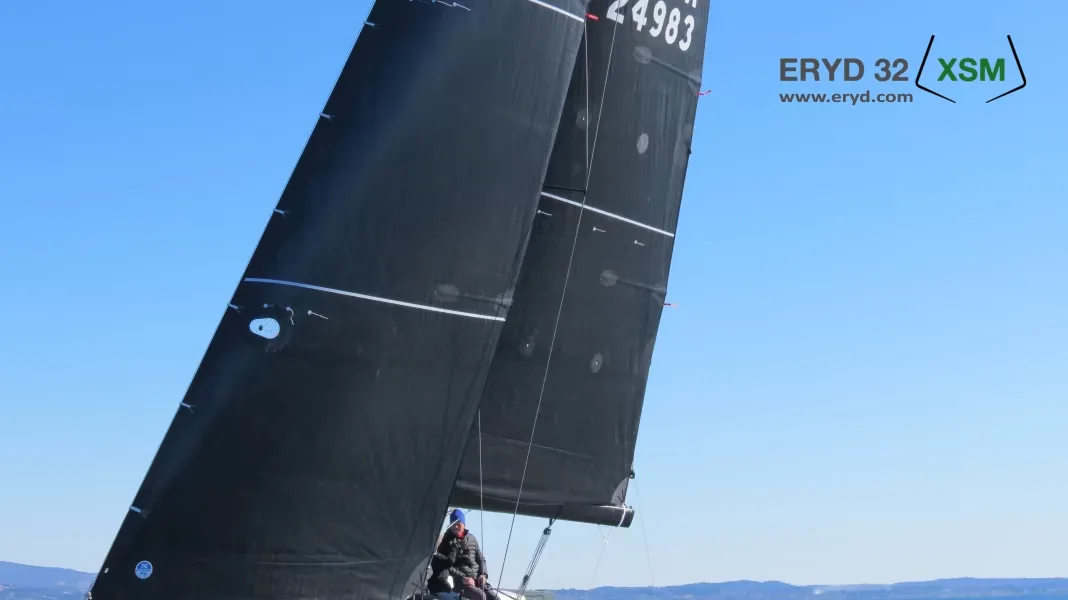 ERYD 32 sailing