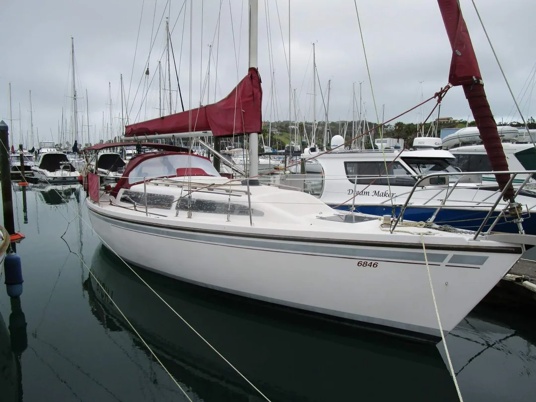 LOTUS 950 sailing