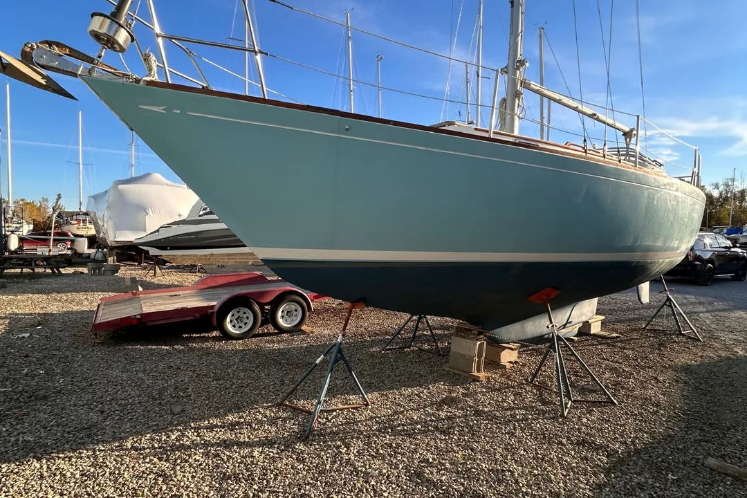 BRISTOL 35.5 sailing