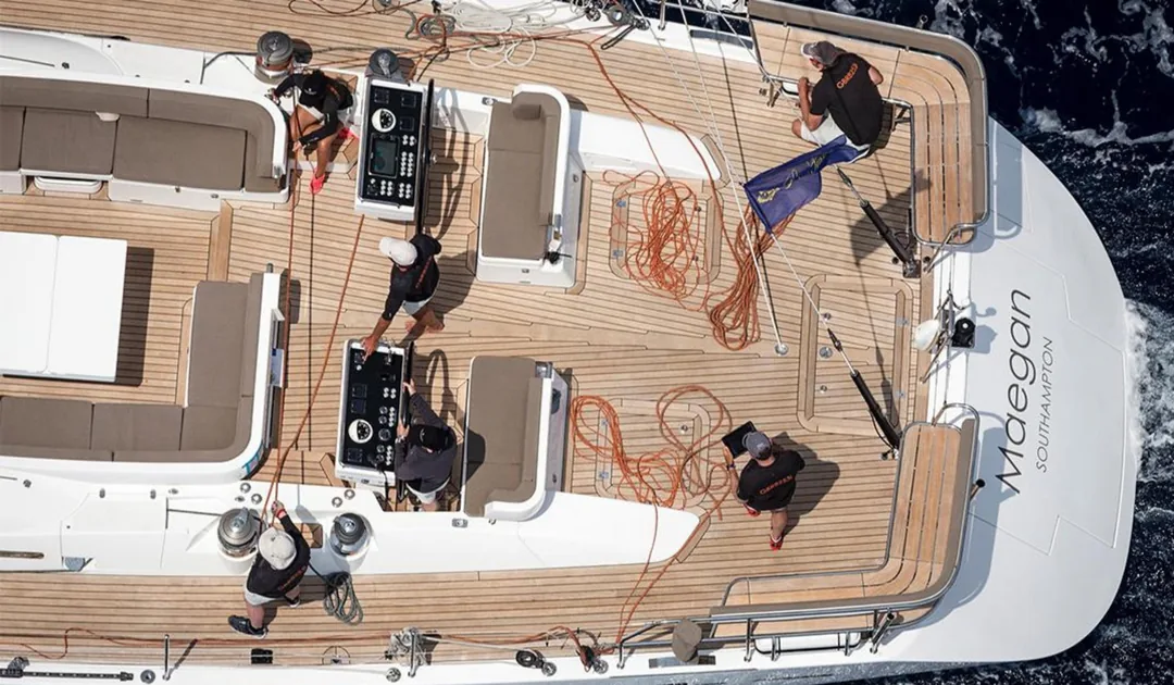 OYSTER 825 sailing