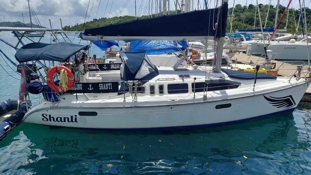 HUNTER 336 sailing