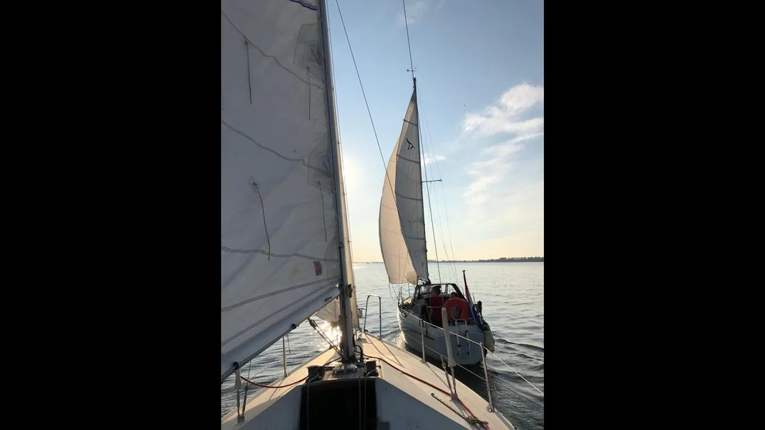 LOHI 25 sailing