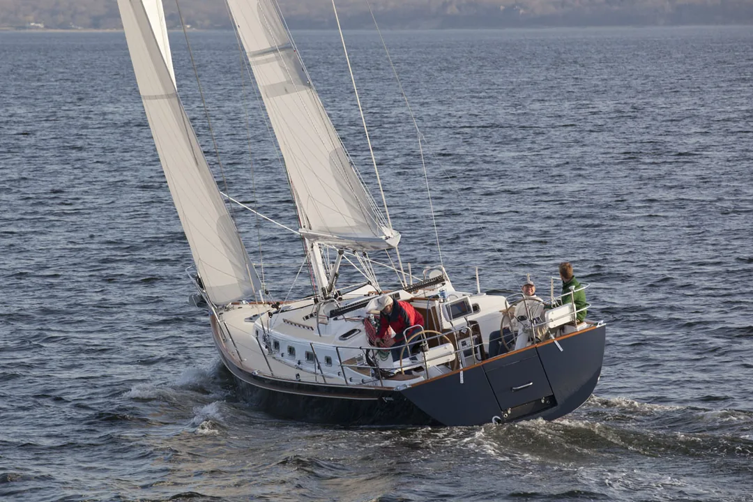 TARTAN 4000 sailing