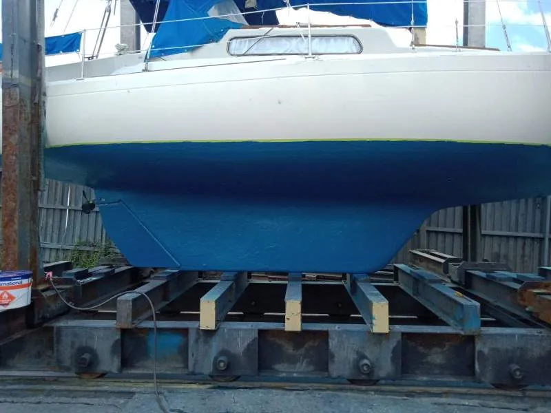 ALBIN VEGA27 sailing