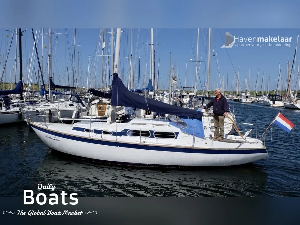 ALO 28 sailing