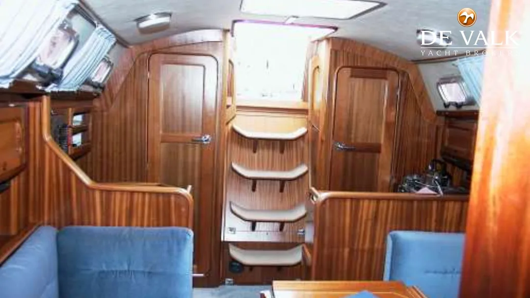 BAVARIA 300 sailing