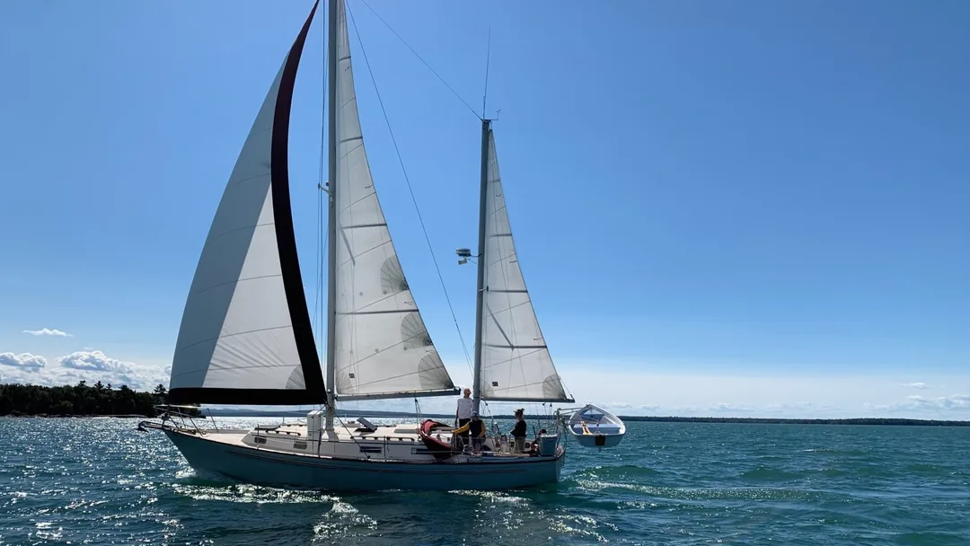 PEARSON 36 sailing