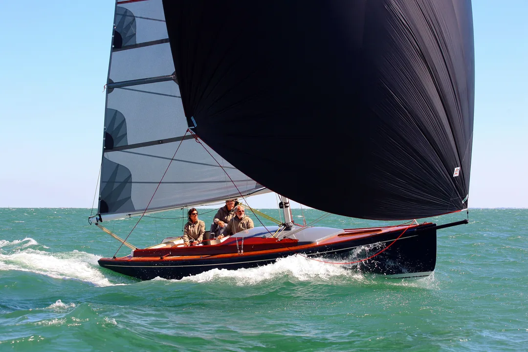 TOFINOU 8 sailing