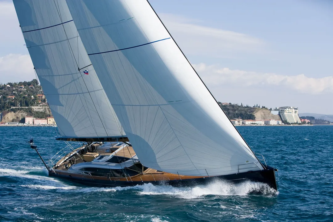 SHIPMAN 72 sailing