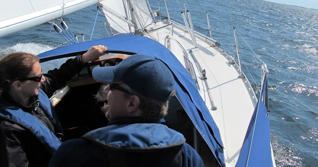 SUNWIND 311 sailing