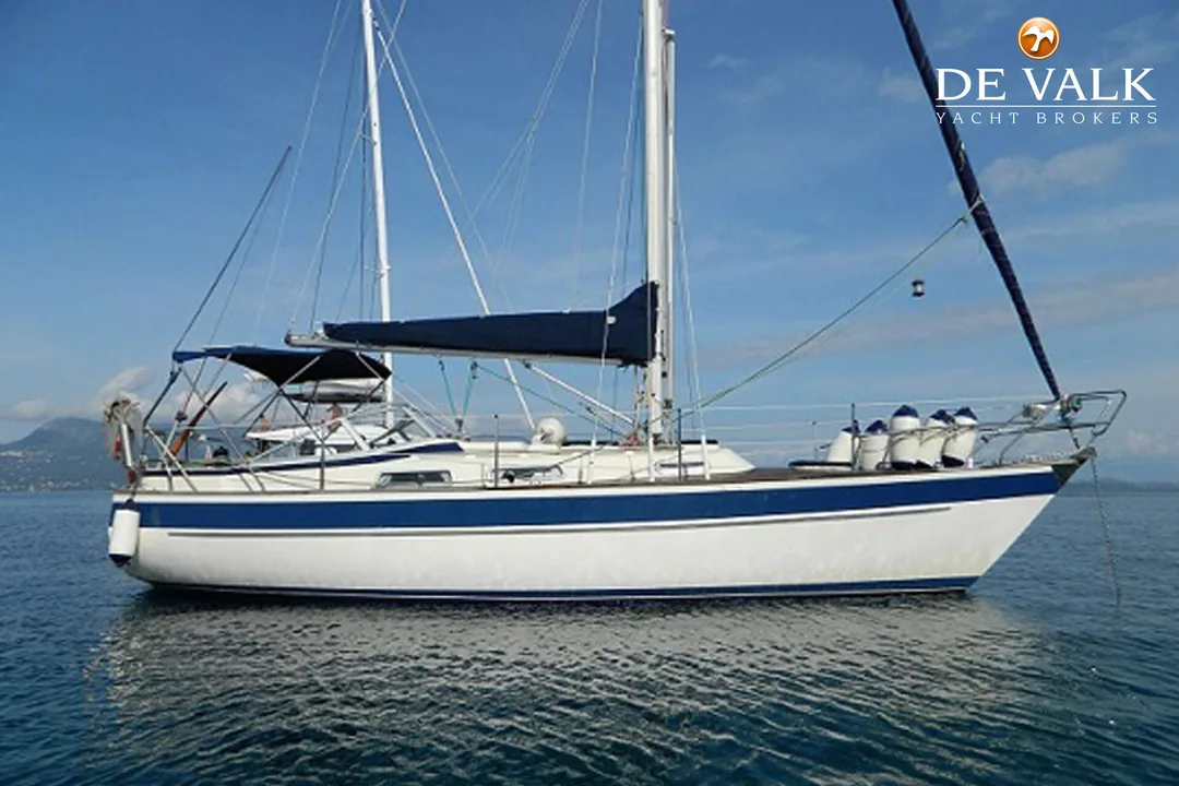 HALLBERG RASSY 312 sailing