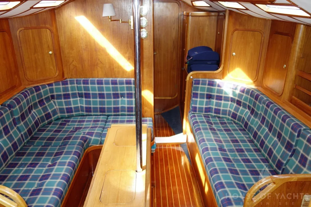 RANGER 37 sailing