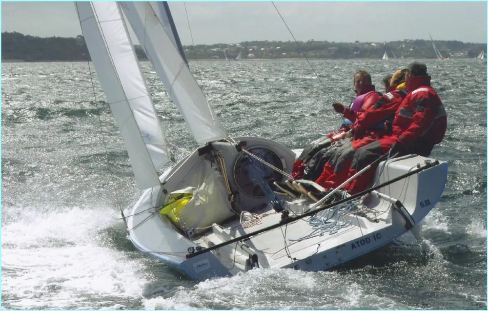 OPEN 570 sailing
