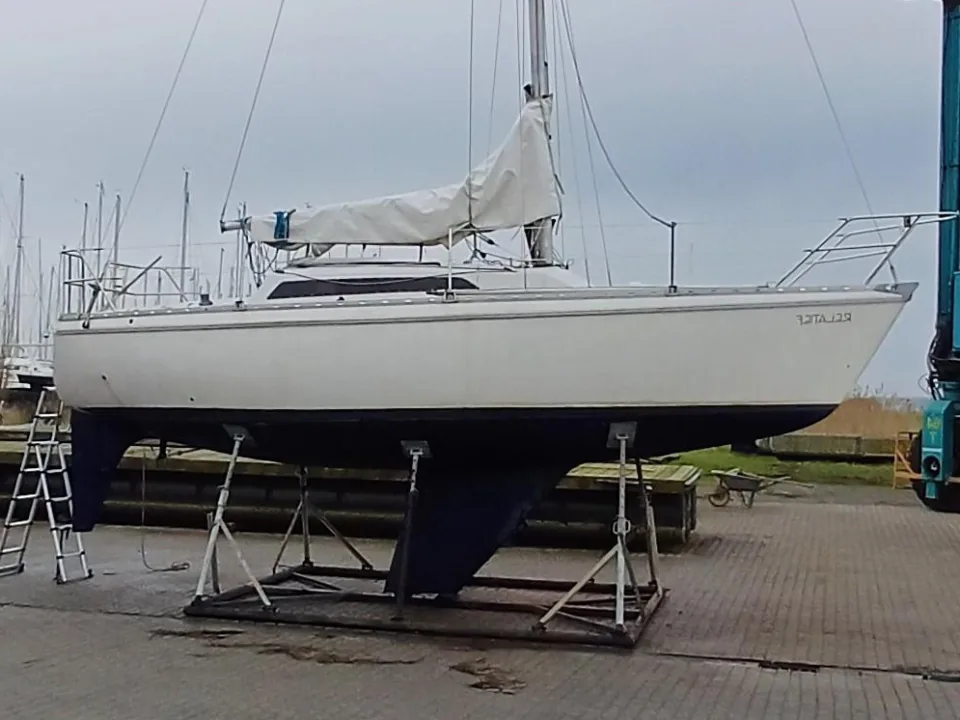 AQUILA 27 sailing