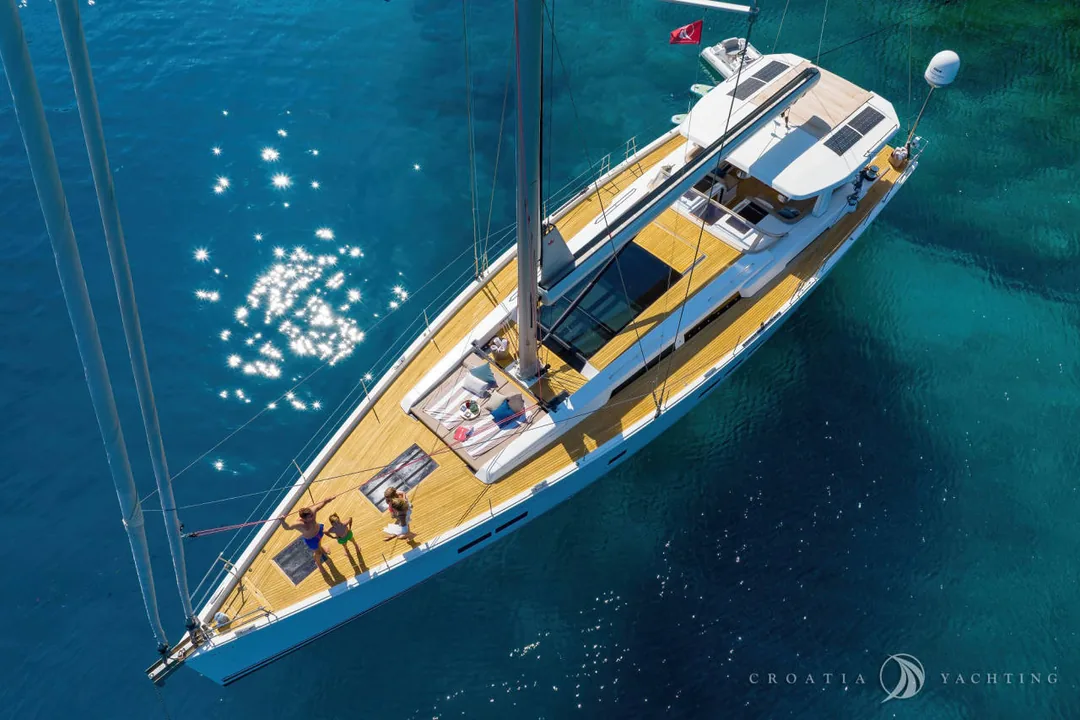 HANSE 675 sailing