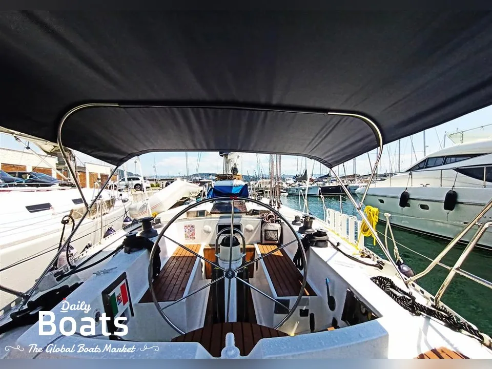 MANHATTAN 44 sailing