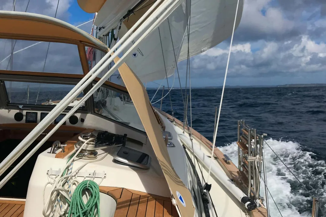 RUSTLER 42 sailing