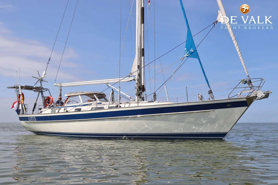 HALLBERG RASSY 45 sailing