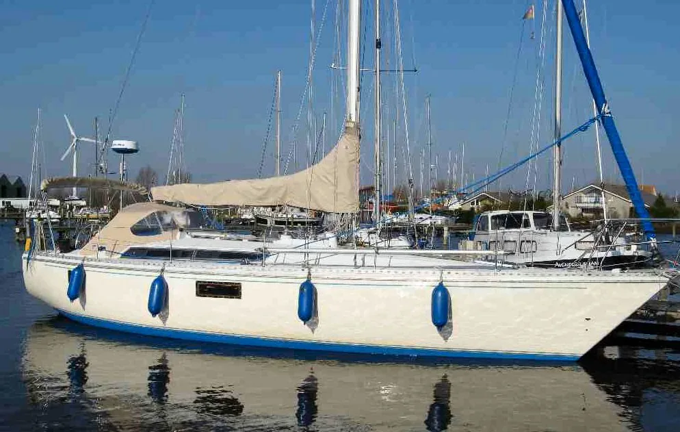 GIBSEA 126 sailing