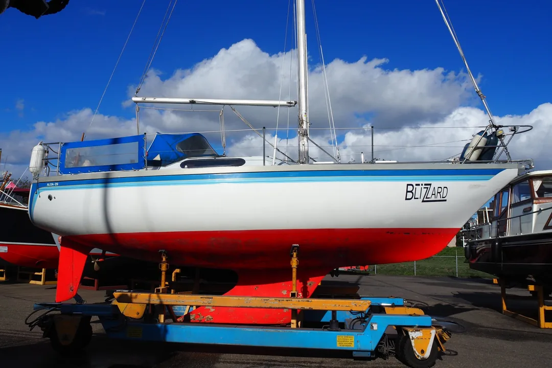 ALOA 29 sailing