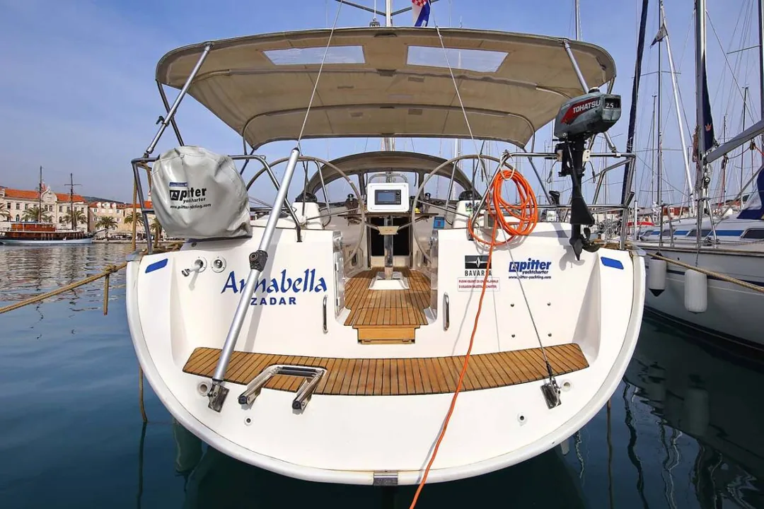 BAVARIA 43 CRUISER sailing