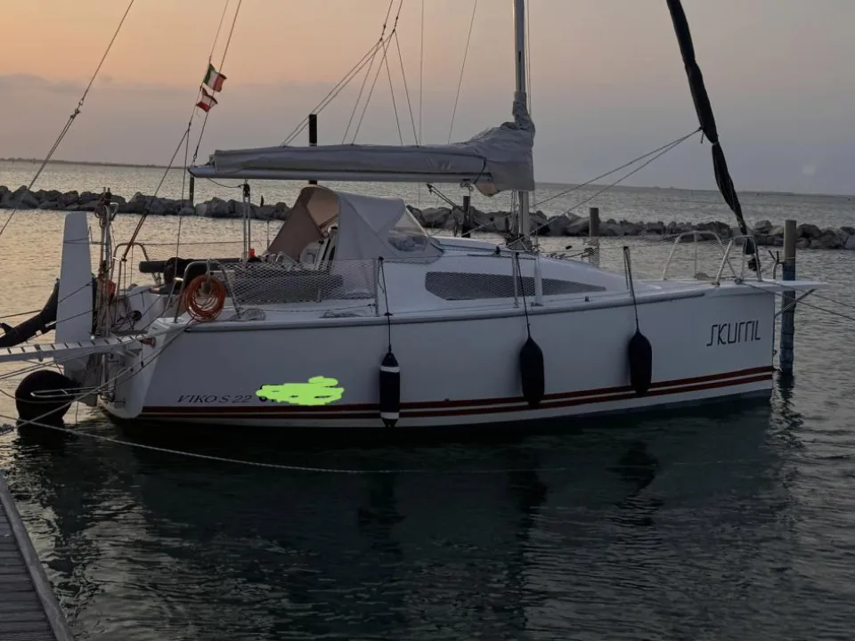 VIKO S22 sailing