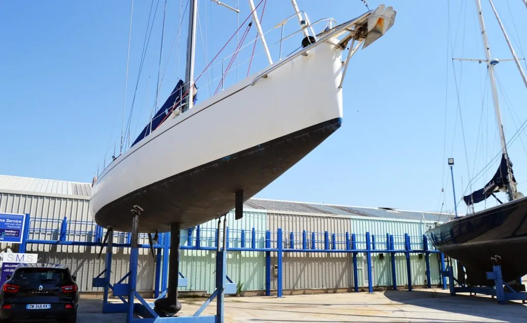 AKELA 50 sailing