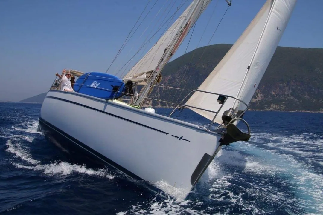 BAVARIA MATCH 42 sailing