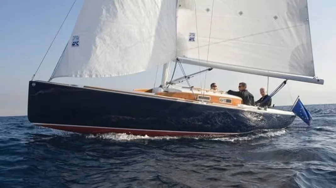 BIEHL 8.8 sailing