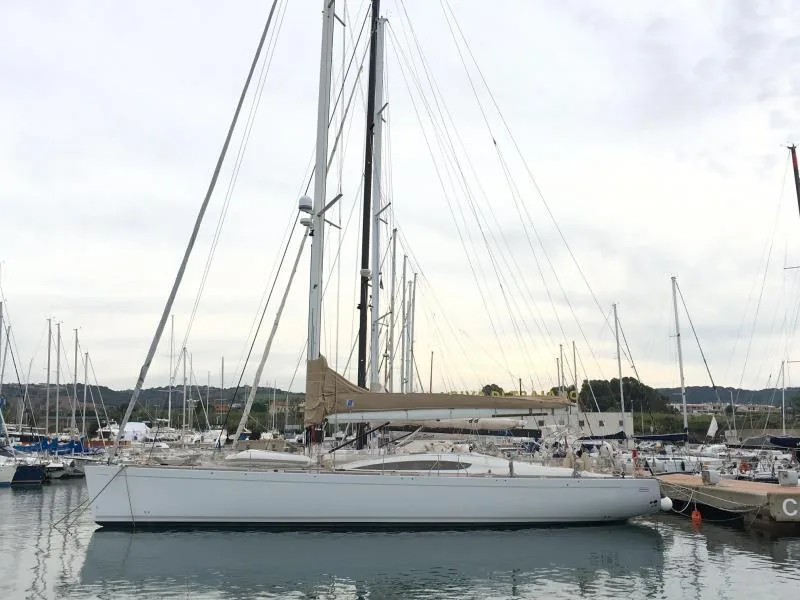 COMET 62 RS sailing