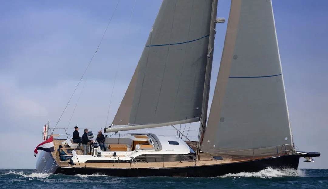 CONTEST 50CS sailing