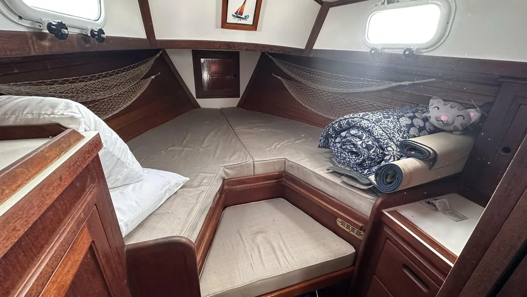 DICKERSON 37 sailing
