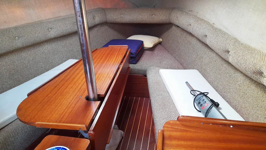 JEANNEAU EOLIA 25 sailing