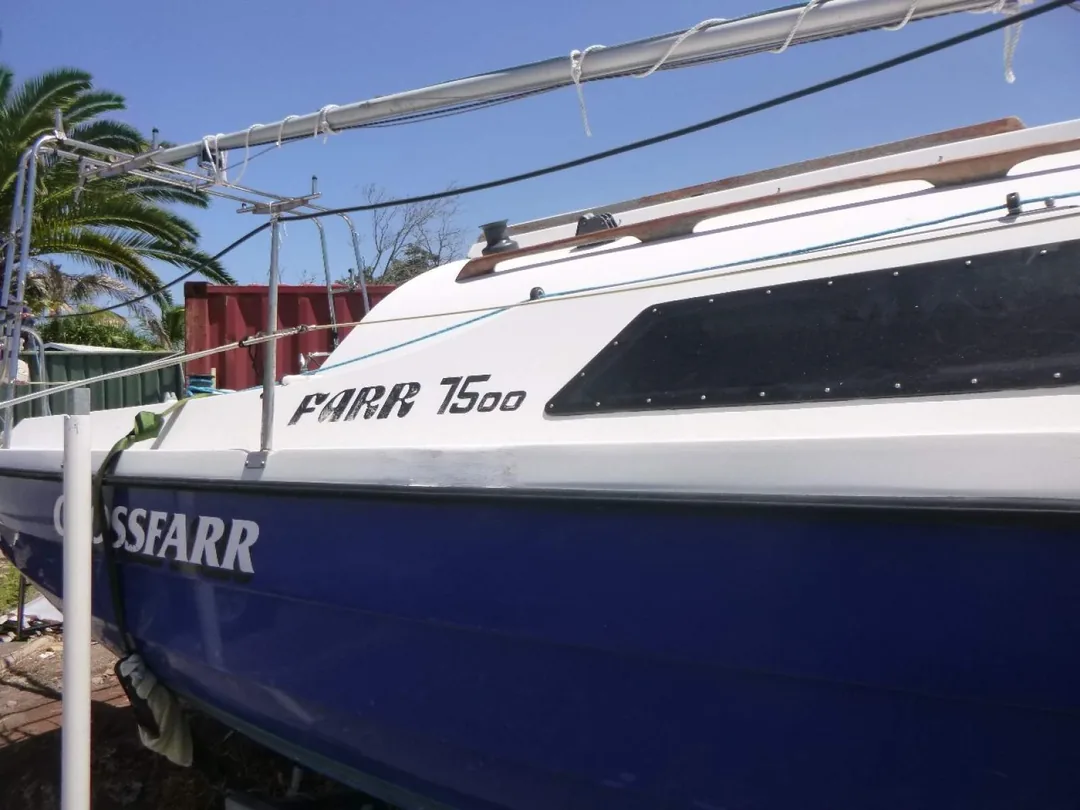 FARR 7500 sailing