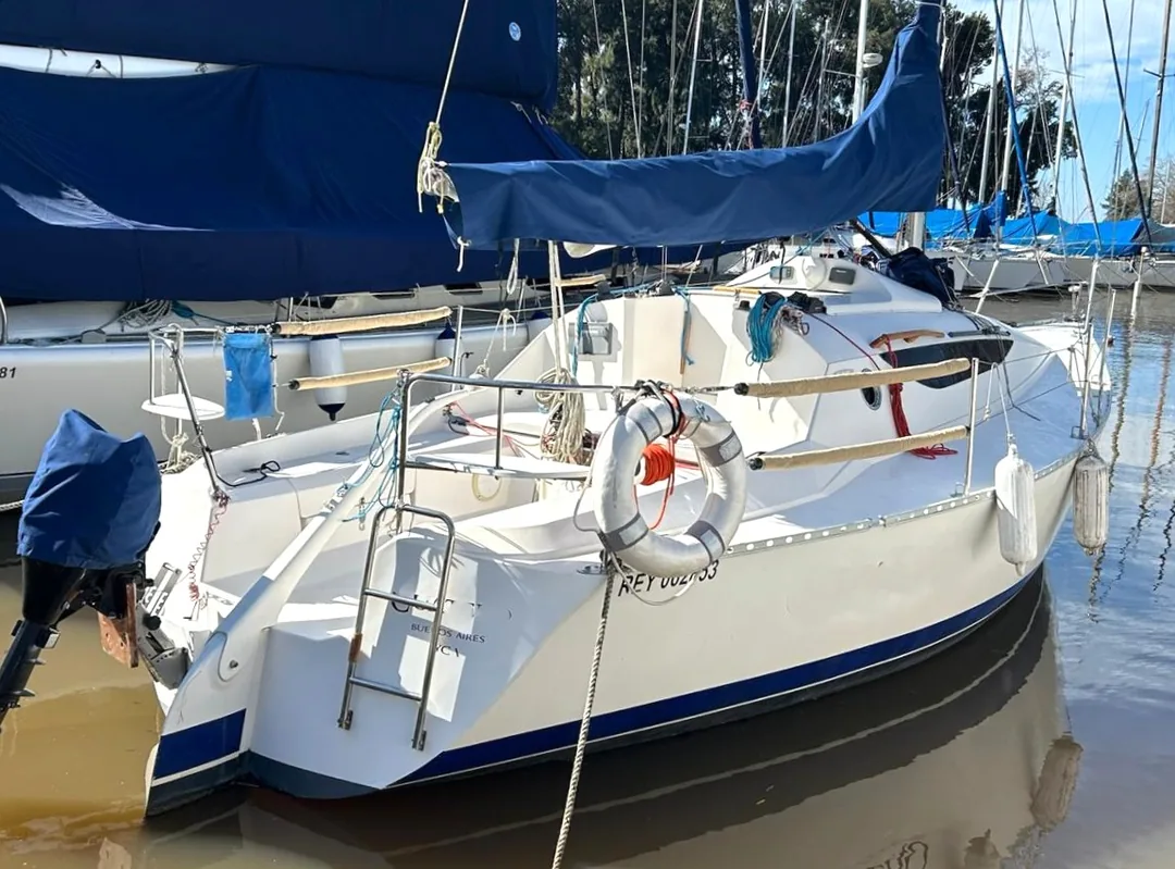 LEF 25 sailing