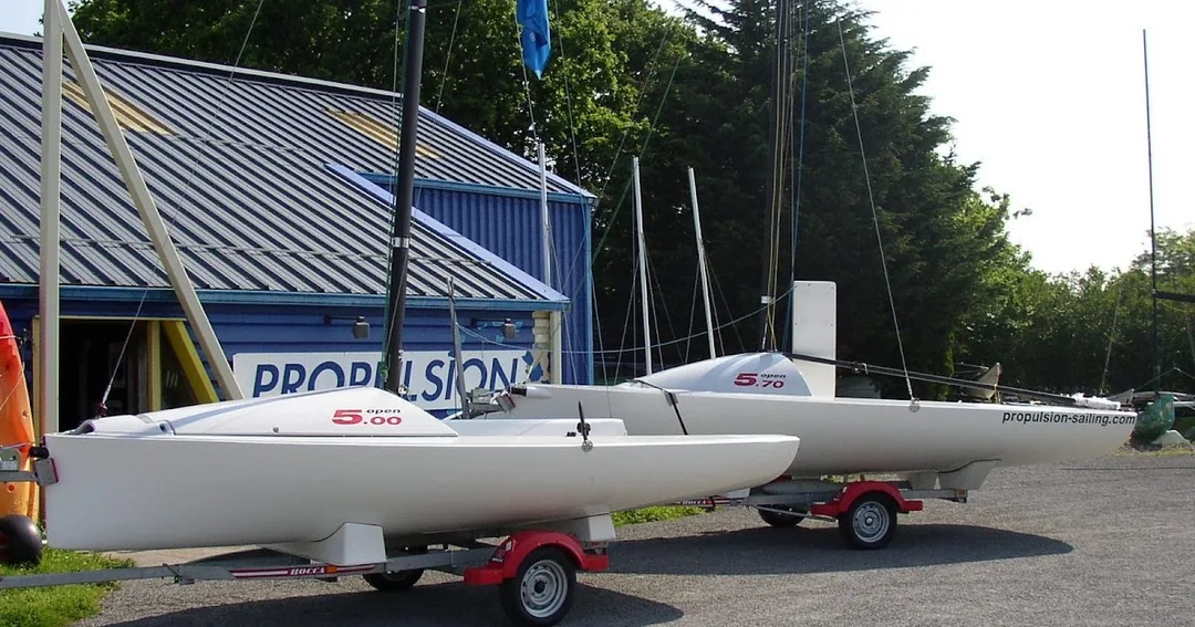 OPEN 5.00 sailing