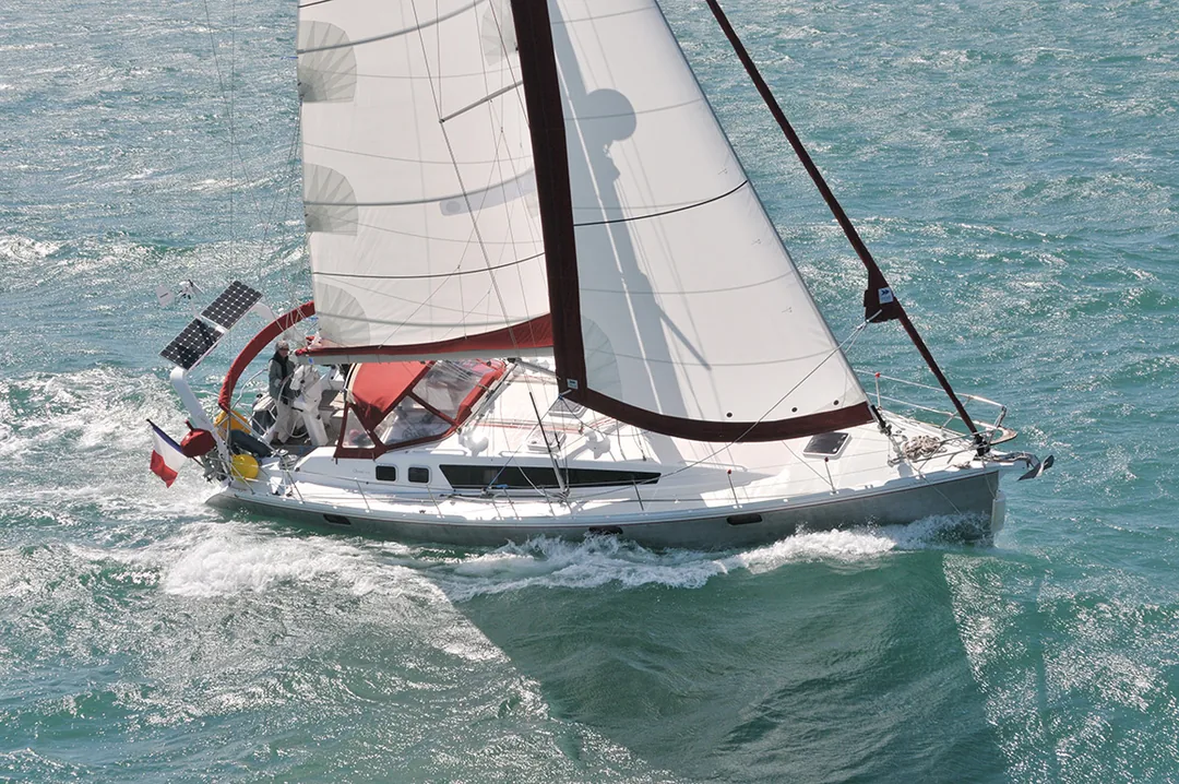 OVNI 445 sailing