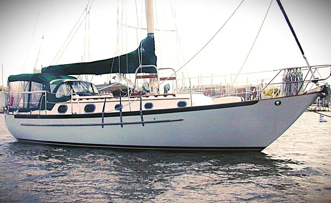 PACIFIC SEACRAFT 3 sailing