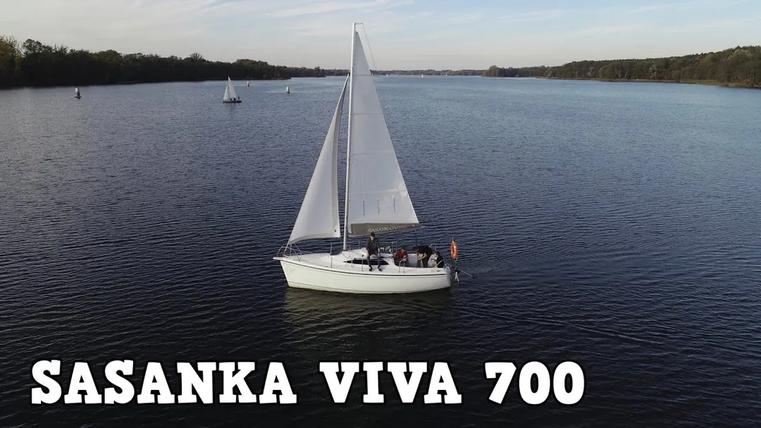 SASANKA VIVA 700 sailing